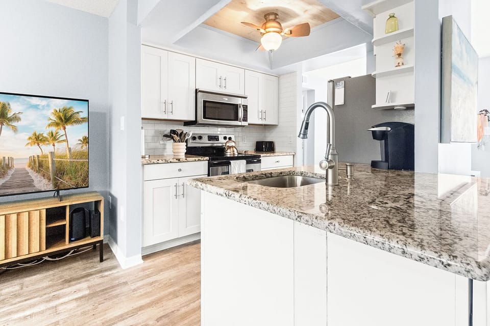 Fully equipped kitchen with appliances