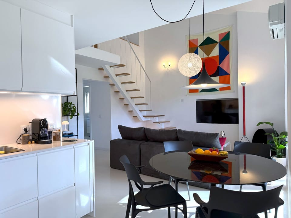 Bright open-plan living space with modern staircase — Greenview Golf Apartment, holiday apartment in Portugal