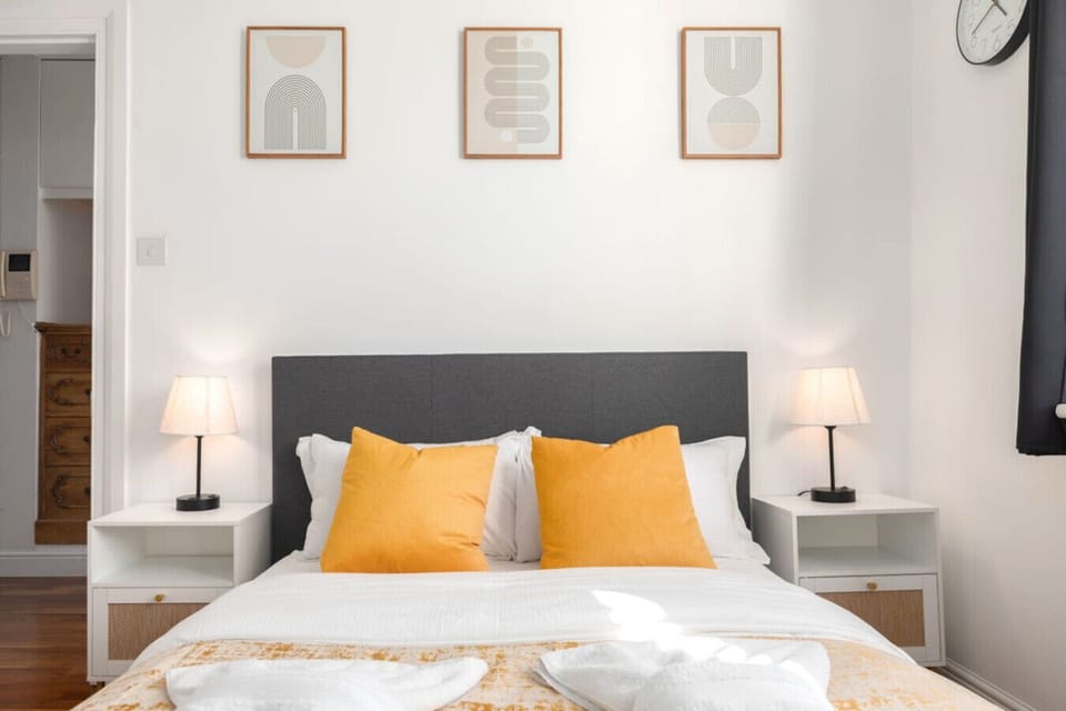 Central london, cosy room,  double bed, entire flat