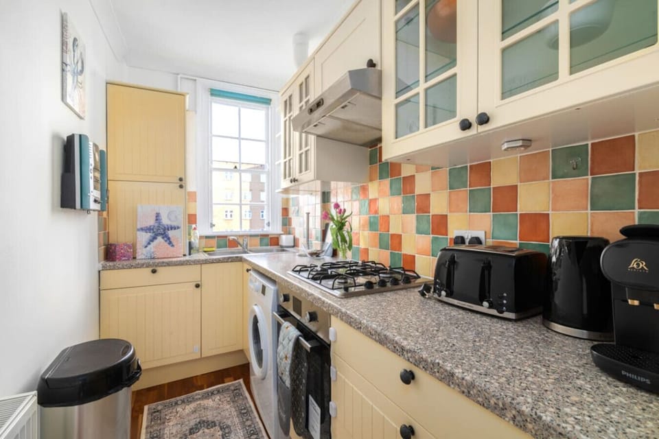 Central london, cosy room,  double bed, entire flat