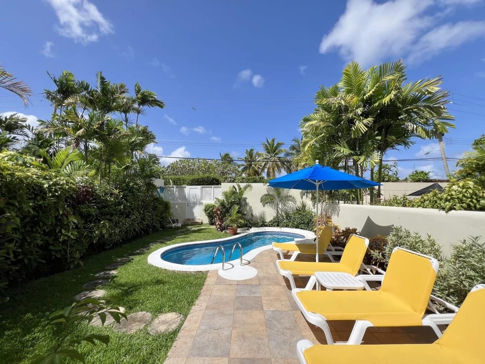 3BR Multi Level Luxury Villa w/ Pool (2619)