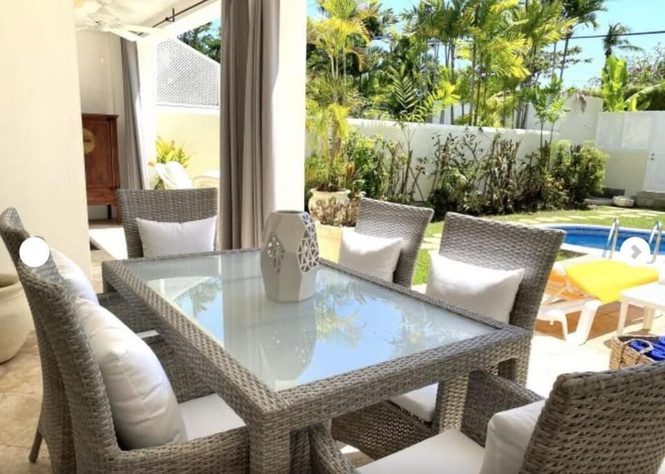 3BR Multi Level Luxury Villa w/ Pool (2615)