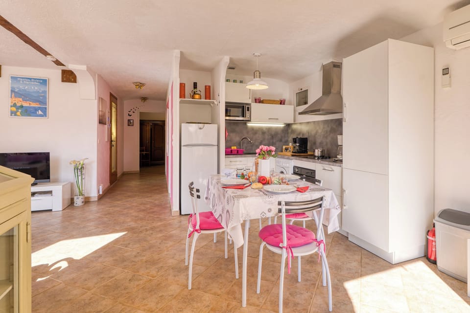 Kitchen and dining area