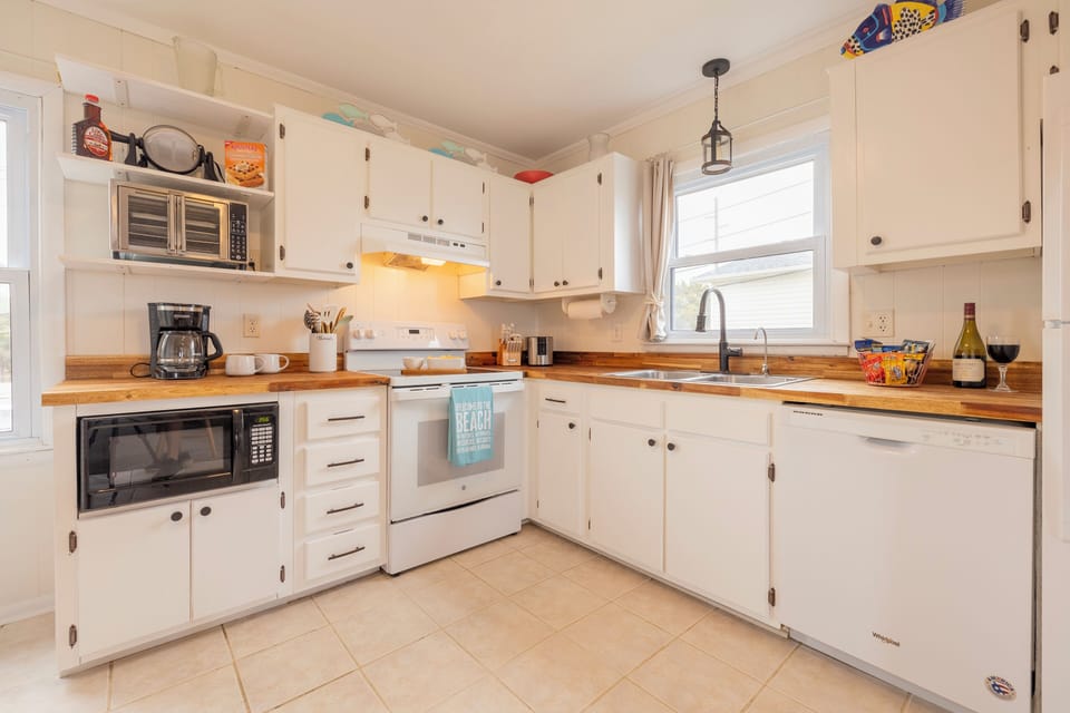 The microwave, crockpot, Ninja blender and air fryer ready to cook up local seafood and your family favorites!