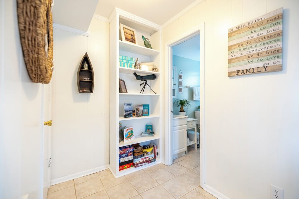 Built in bookcase comes stocked with local books, beach information & games to make the most of our family time at the beach. 