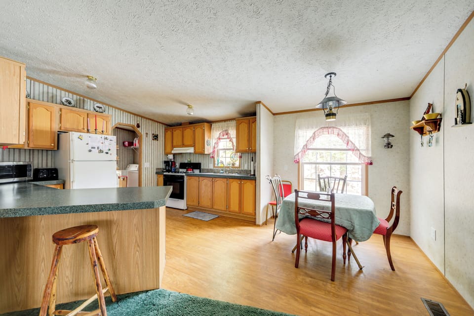 Kitchen | Dining Table | Breakfast Bar | Dishware & Flatware