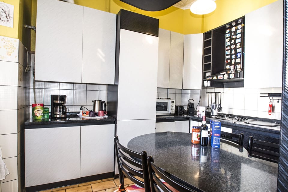 Functional and fully equipped kitchen.