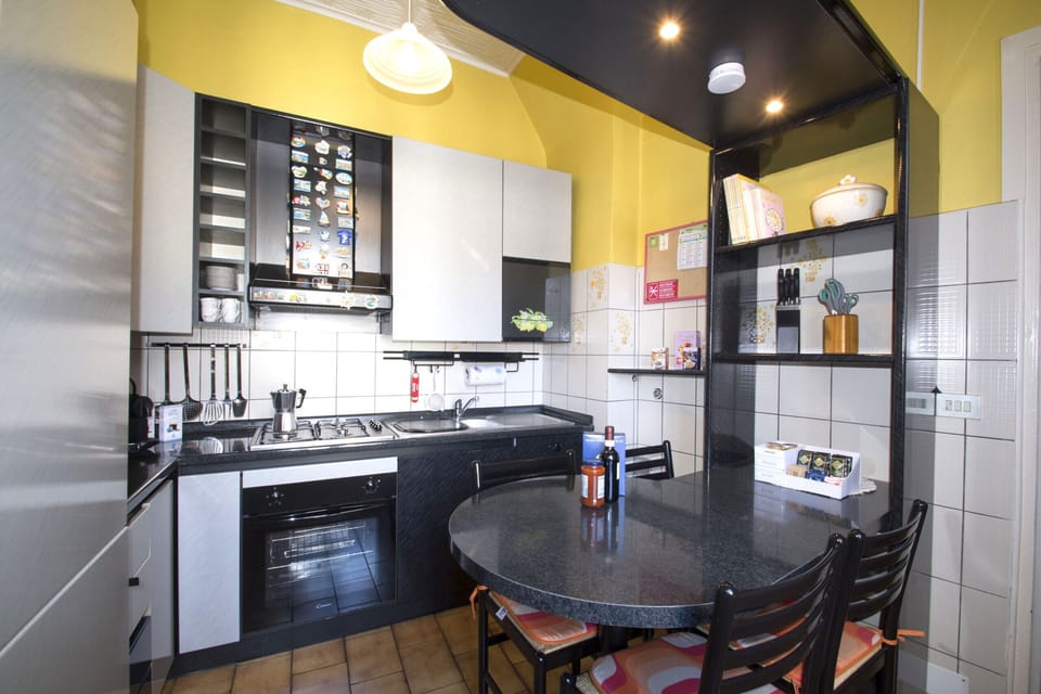 Functional and fully equipped kitchen.