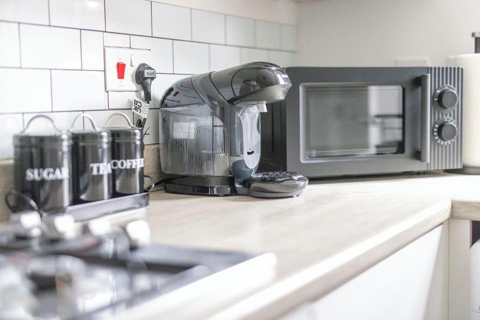 From morning coffee to evening meals, this stylish kitchen has you covered with all the essentials