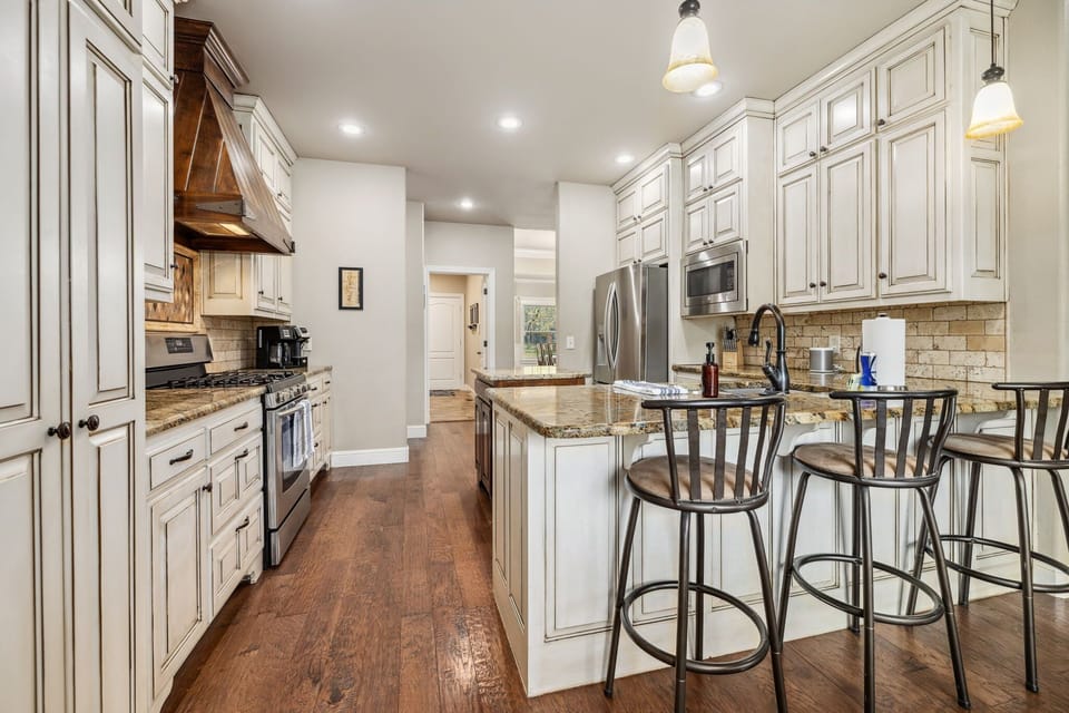 Prepare delicious meals in our fully equipped kitchen!