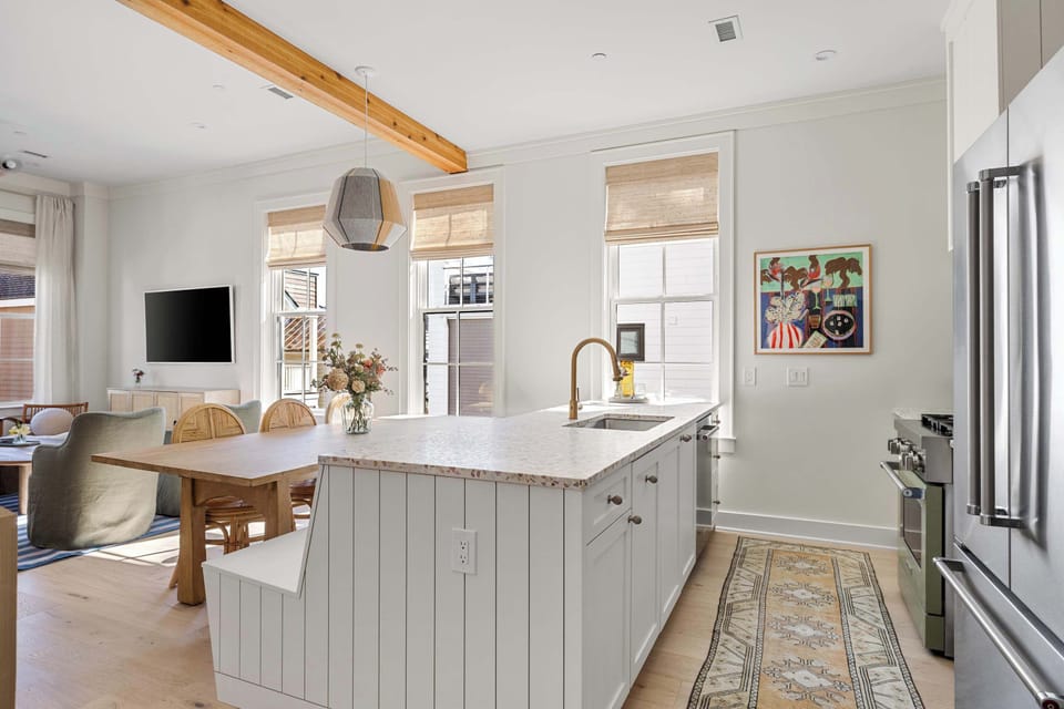 Fully equipped kitchen with everything you need to cook a meal 