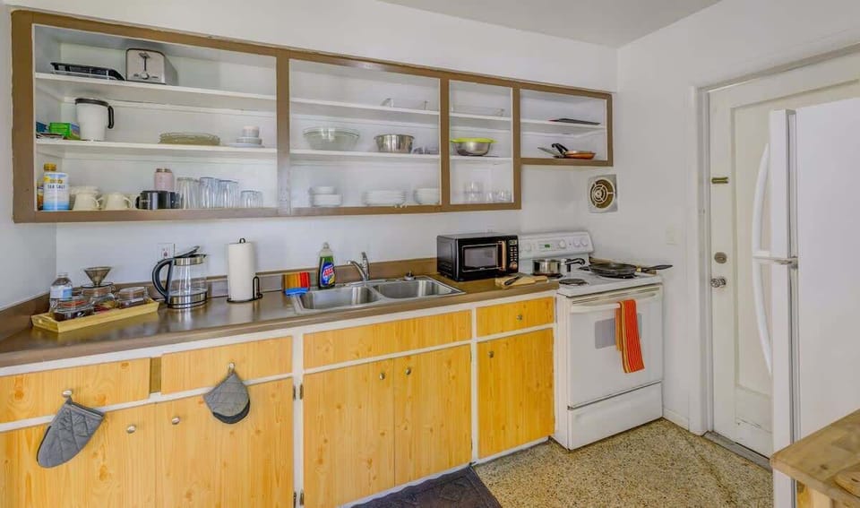 Fully stocked kitchen – start cooking!