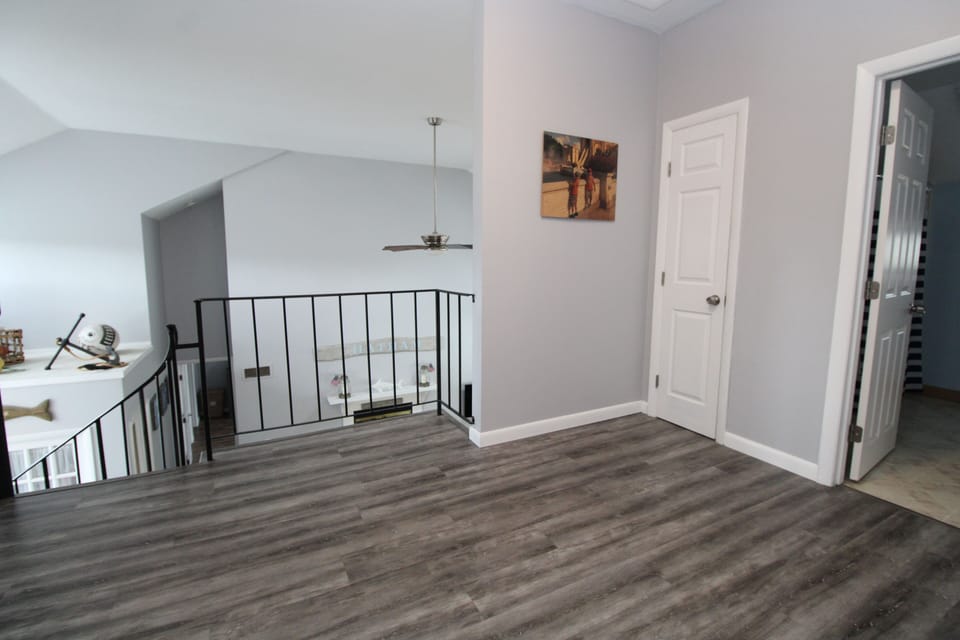 2nd floor landing looking toward family room