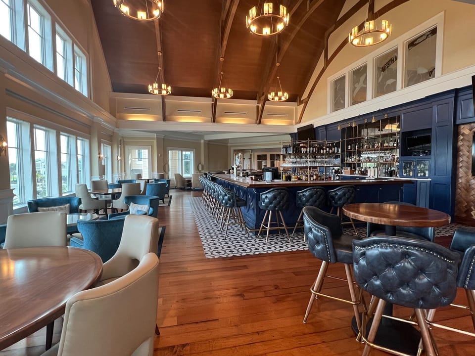 Unwind in the elegant Bohicket Lounge. Savor a cocktail or light meal while enjoying spectacular views overlooking the Ocean Winds and Crooked Oaks golf courses.