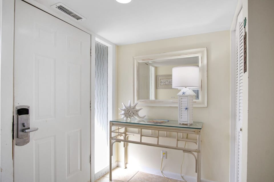 Entryway with closet