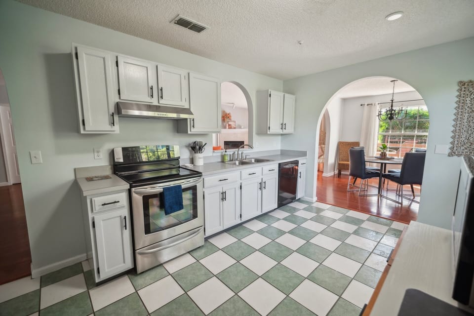 Kitchen & dining room
