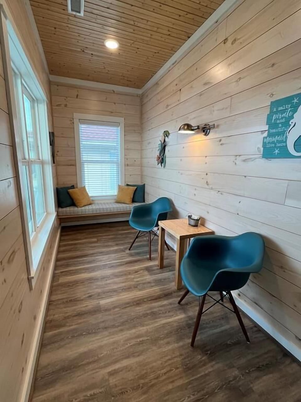 Sitting Area Upstairs - Oceanfront 