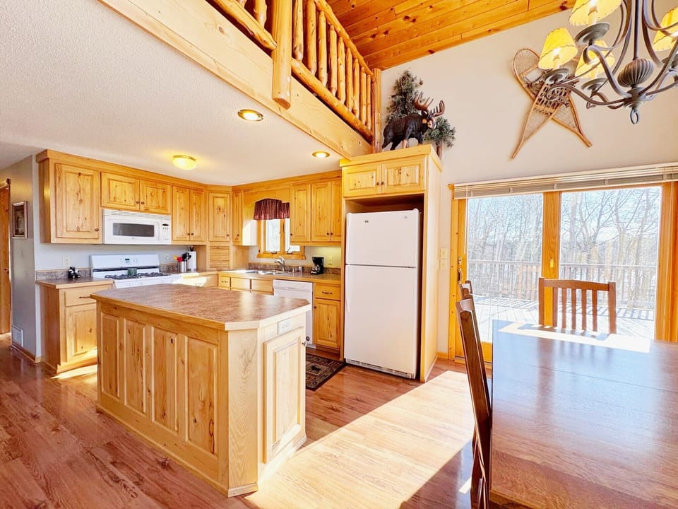 Beautiful Kitchen and dining space_inPixio