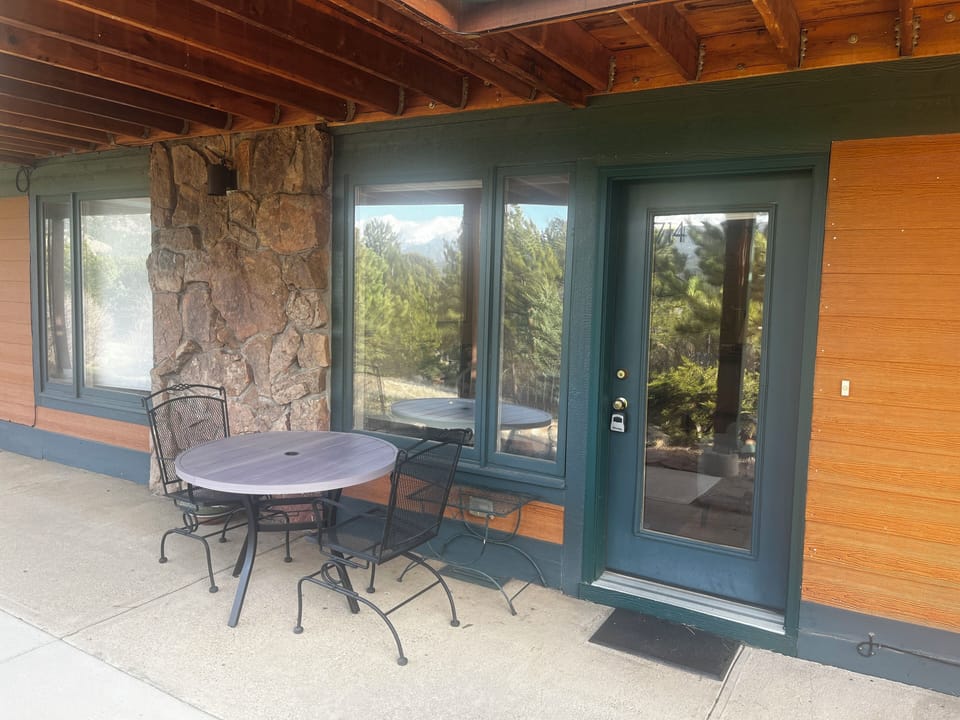 Main entry w/ Mountain views
