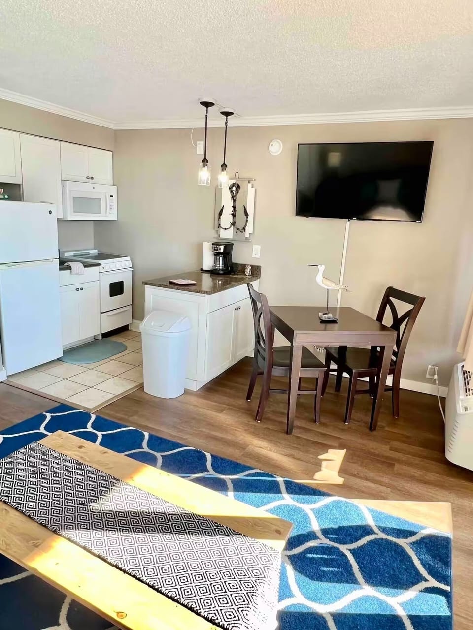 Living Room/Kitchen