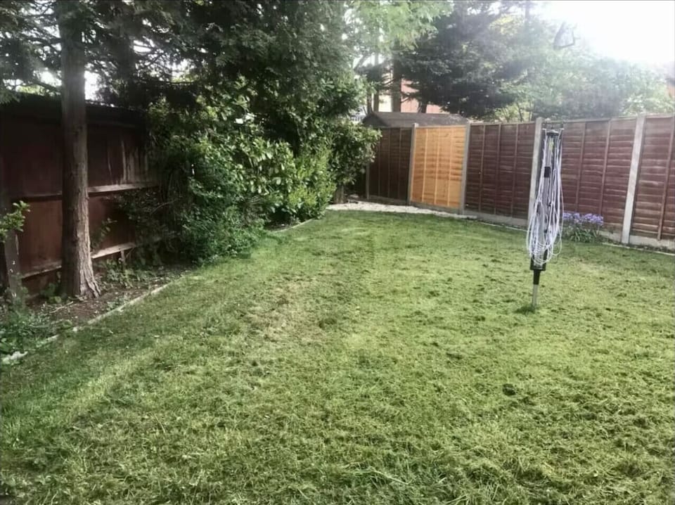 Private - Garden area with separate access (side access)