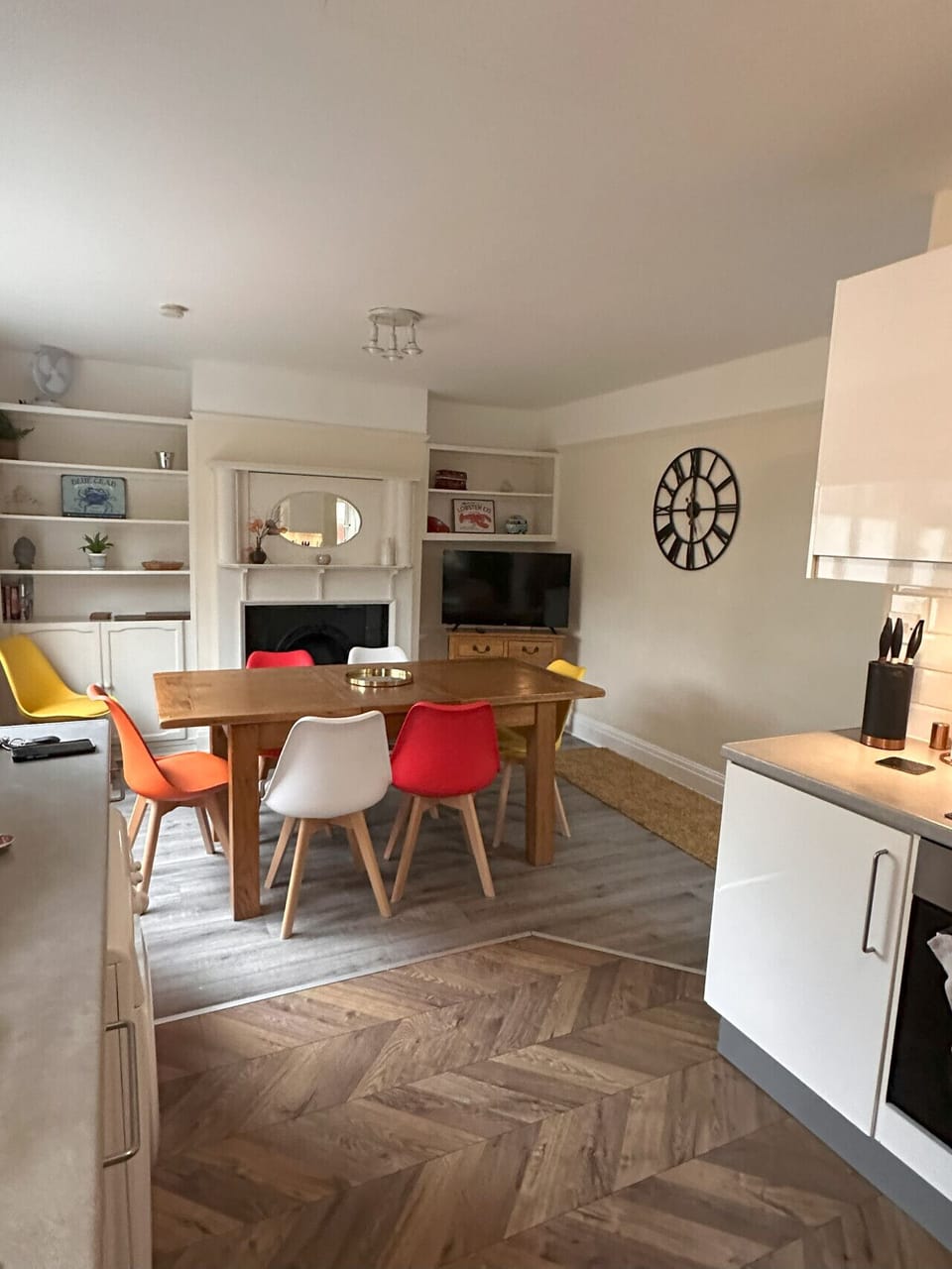Kitchen and Dining Area - Smart TV - Dining Table for up to 8 people