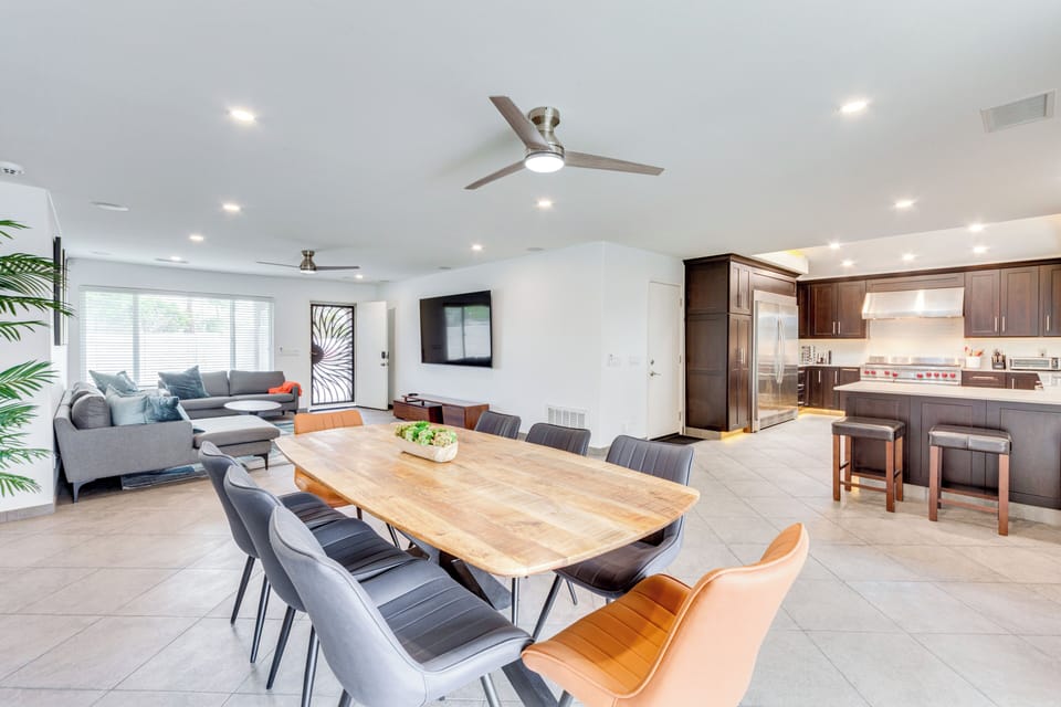 Interior | Dining Area | Kitchen