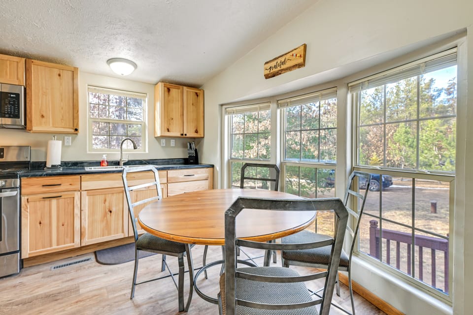 Dining Area | Dishware & Flatware | Central A/C & Heat