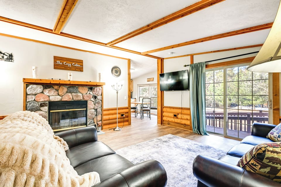 Gillett Vacation Rental | 3BR | 2BA | 1,100 Sq Ft | Step-Free Access