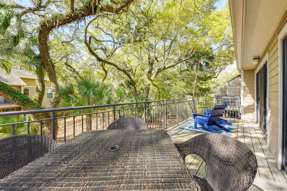 Condo Exterior | Furnished Deck | Dining Area