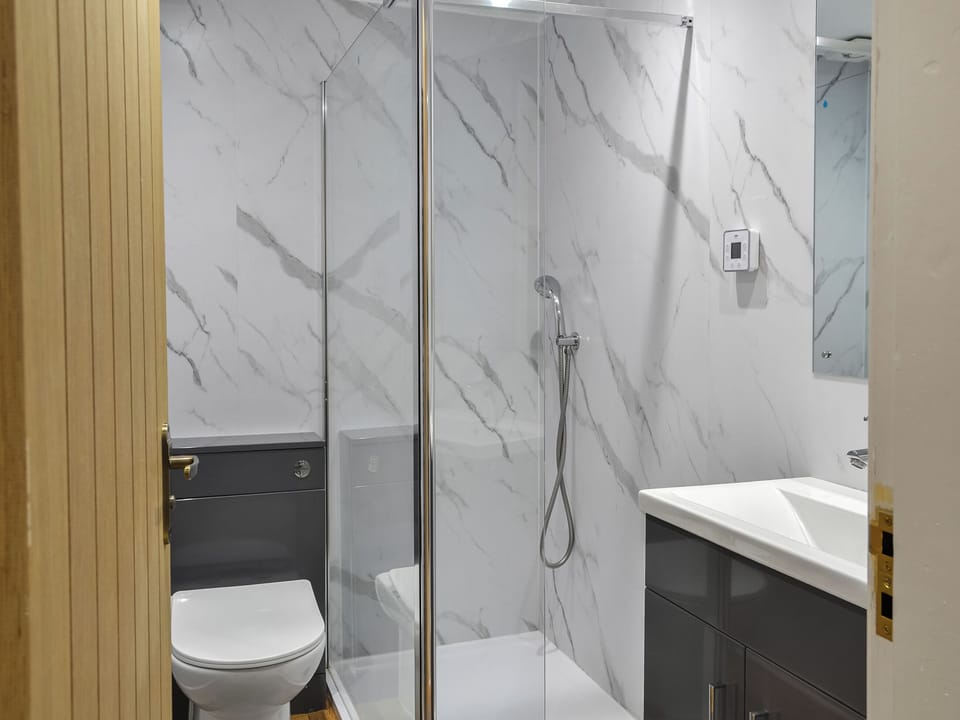 Bathroom | The Ouse - Flat 2 - Holgreaves Apartments, York