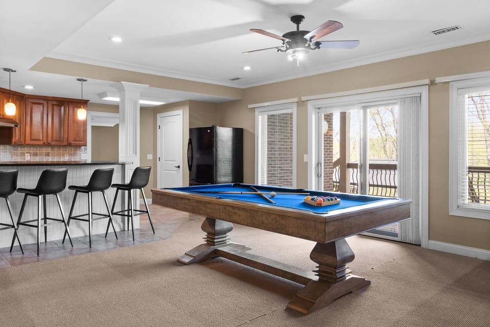 LL Living Room/Pool Table/Kitchen/Walk out Patio