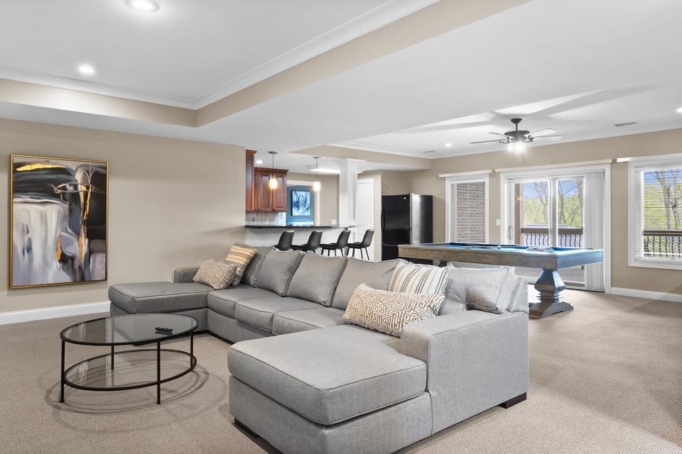 LL Living Room/Pool Table/Kitchen/Walk out Patio