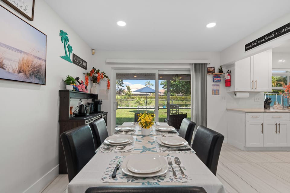 The beautiful dining table, accompanied by 6 elegant chairs, offers a serene view of the garden, making it the perfect spot to enjoy your meals in a peaceful and picturesque setting.