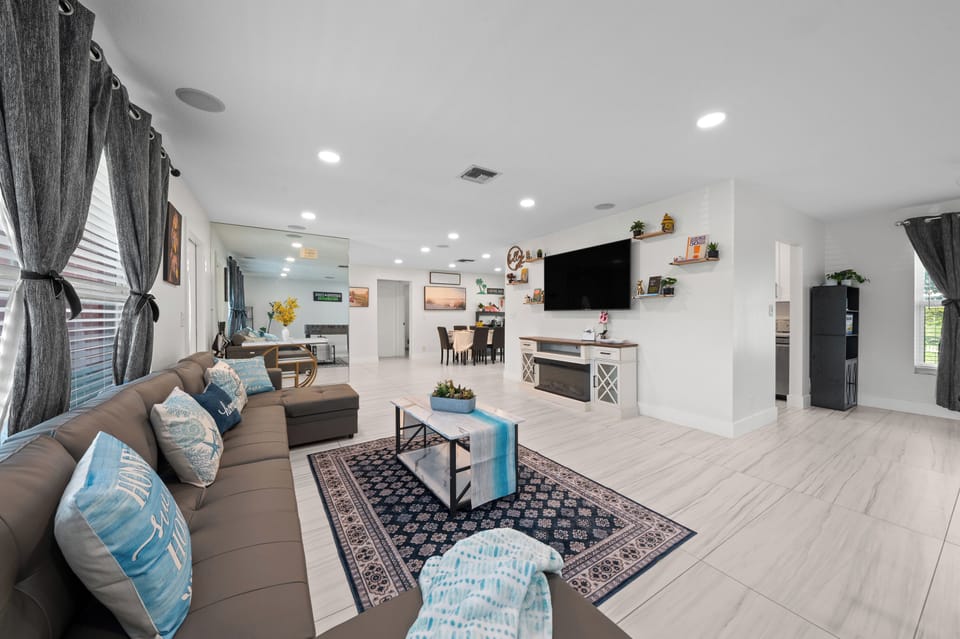 Enjoy the spacious sofa that converts into a bed, perfect for movie nights or relaxing on your own. Make some complimentary popcorn at the coffee station, curl up with a cozy throw blanket, and unwind either watching a movie with family or reading a peaceful book.
