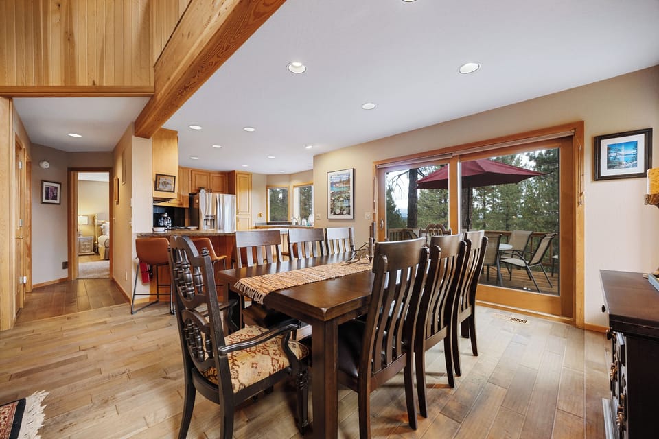 Alternate view of the dining area