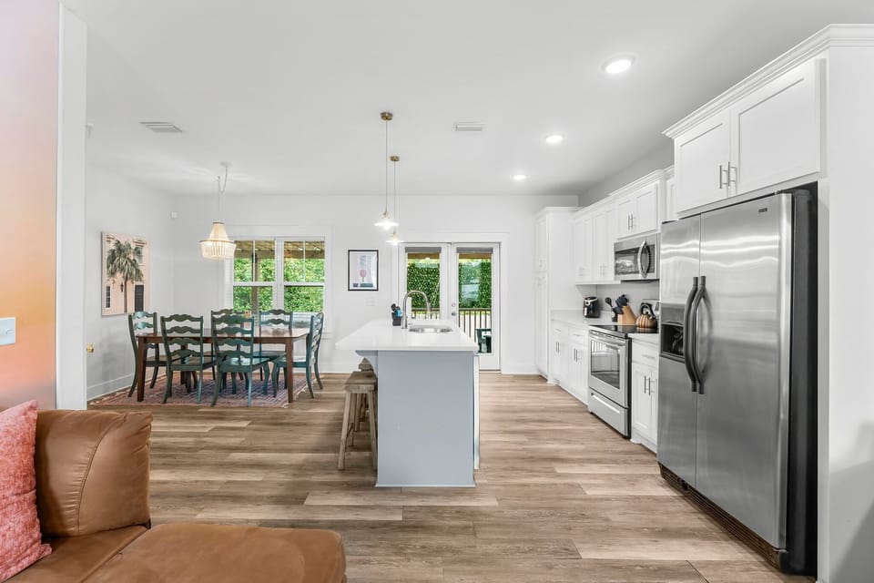 Large open concept fully stocked kitchen