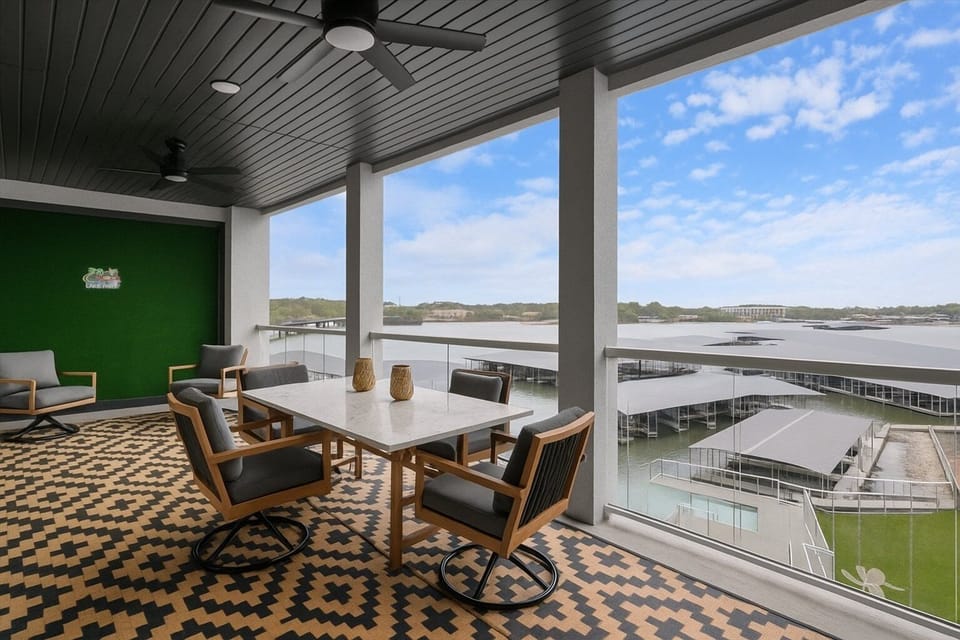 Welcome to Topsider Tower! This 3 Bedroom condo features a King ensuite, a queen ensuite, and full over full bunk room.