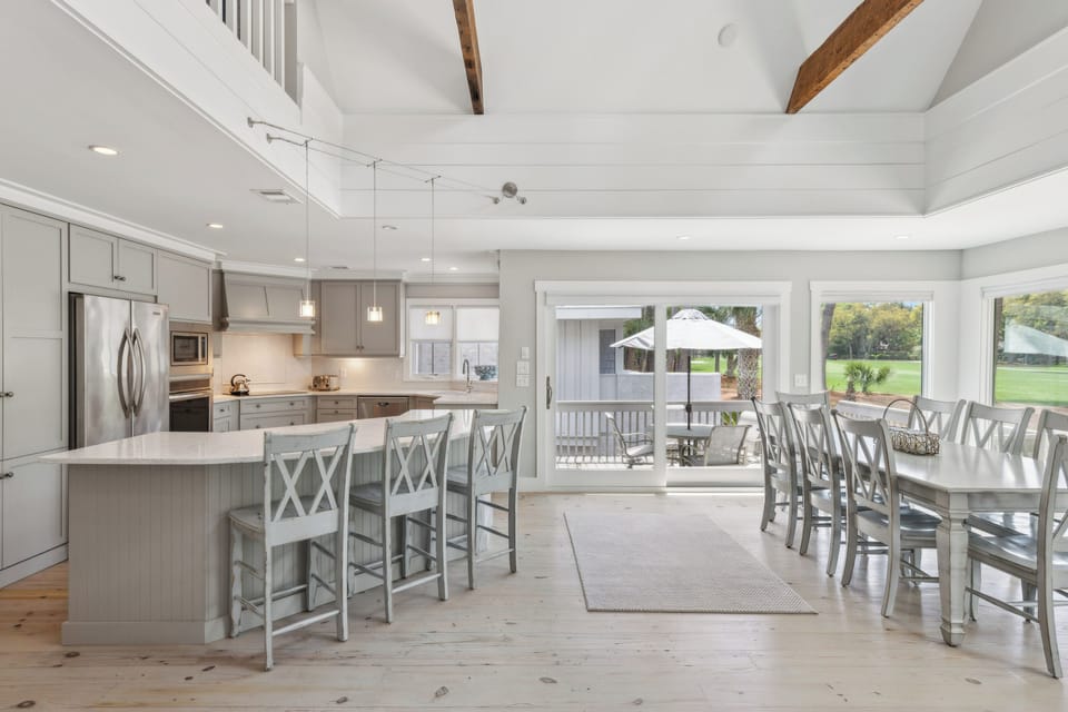 Kitchen and dining table