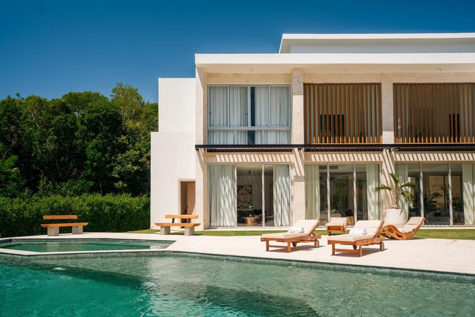 Modern 6 BDR golf front villa in luxury beach resort w/ pool and heated jacuzzi (6808)