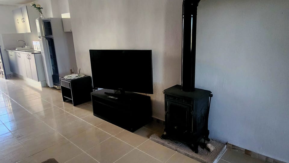 Cortijo Sierra Enmedio 2 - Living Room Area With Internet WiFi & Full Sky/HBO TV Entertainment Package. 