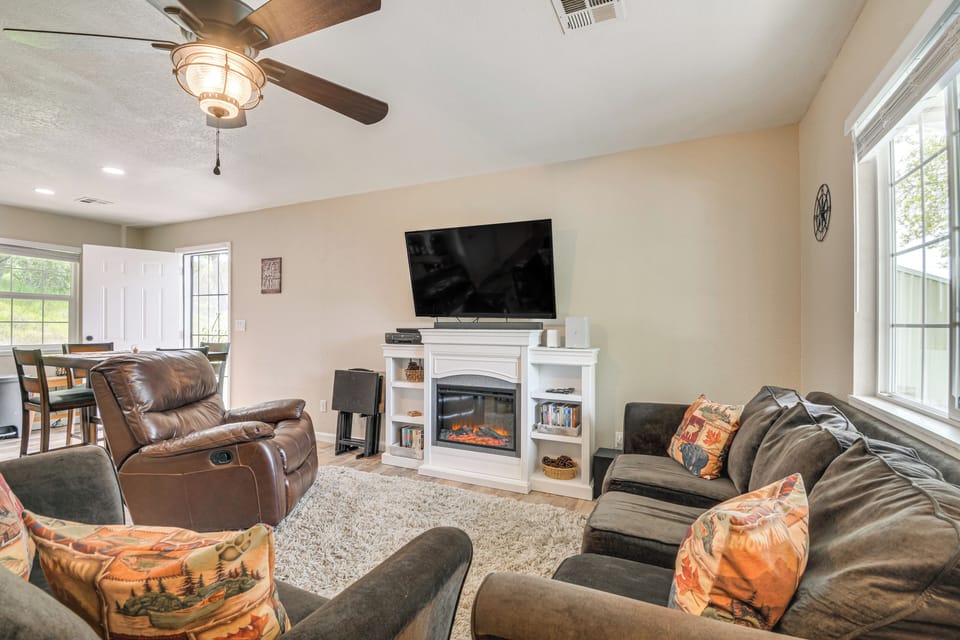 Coulterville Vacation Rental | 2BR | 1BA | 865 Sq Ft | Step-Free Access