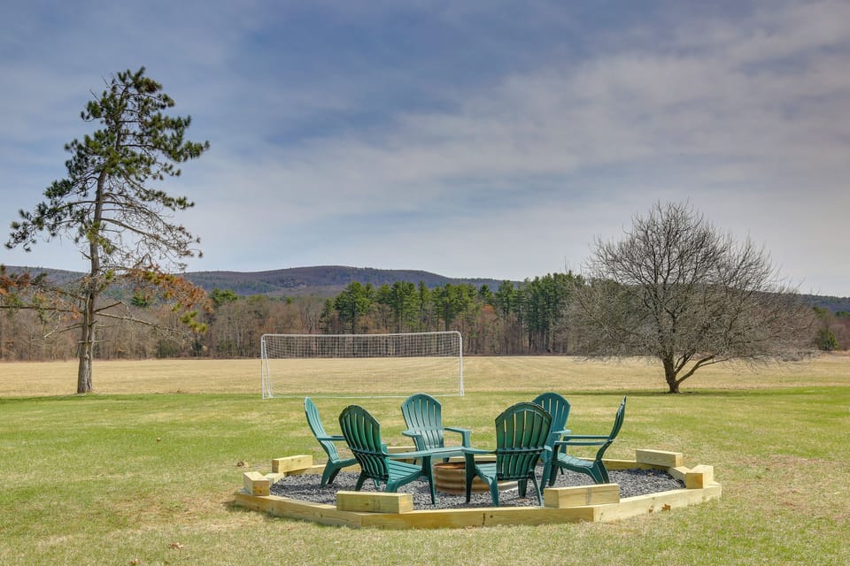 Sheffield Vacation Rental | 3BR | 2BA | 1,400 Sq Ft | Stairs Required