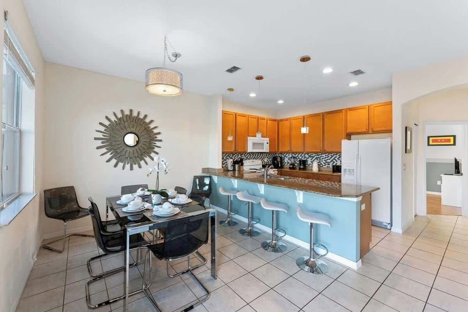 Dining room with view to the pool and living room
