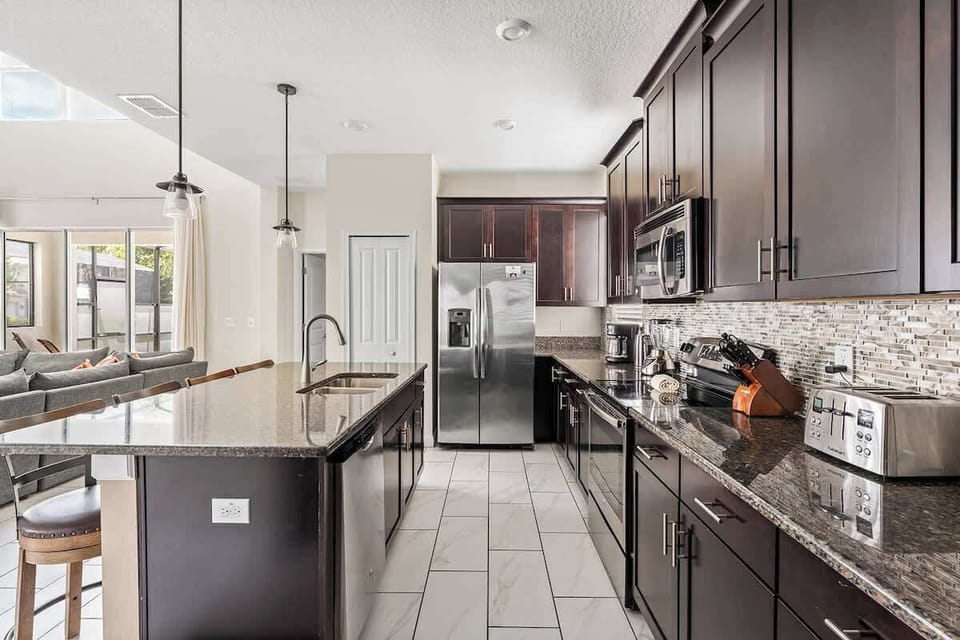 Modern kitchen with brown and metallic details, with open-concept kitchen.