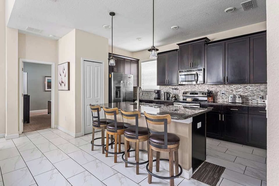 Modern kitchen with brown and metallic details, with open-concept kitchen.