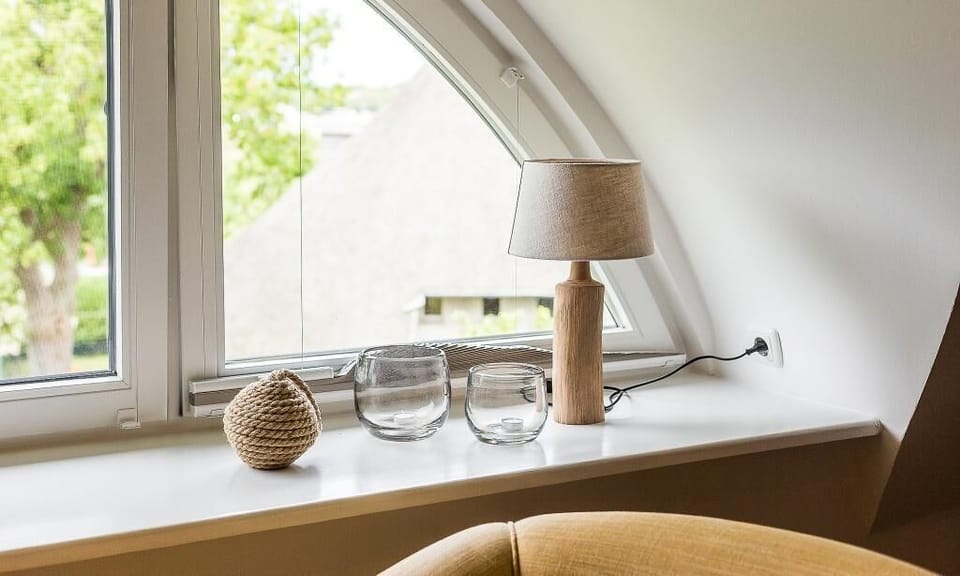 Living room with decorative window sill