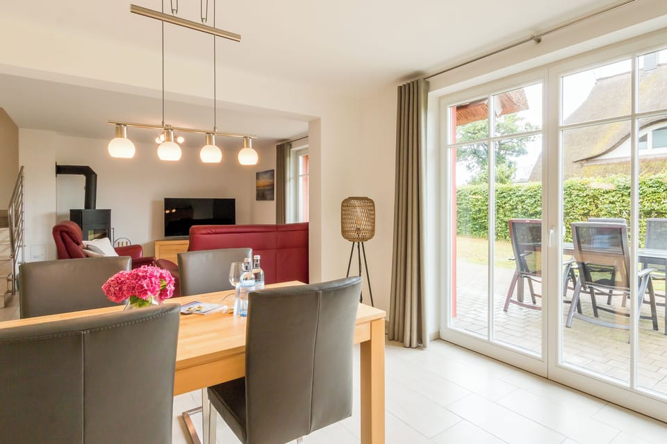 Cozy Living Room with Dining Area and Terrace