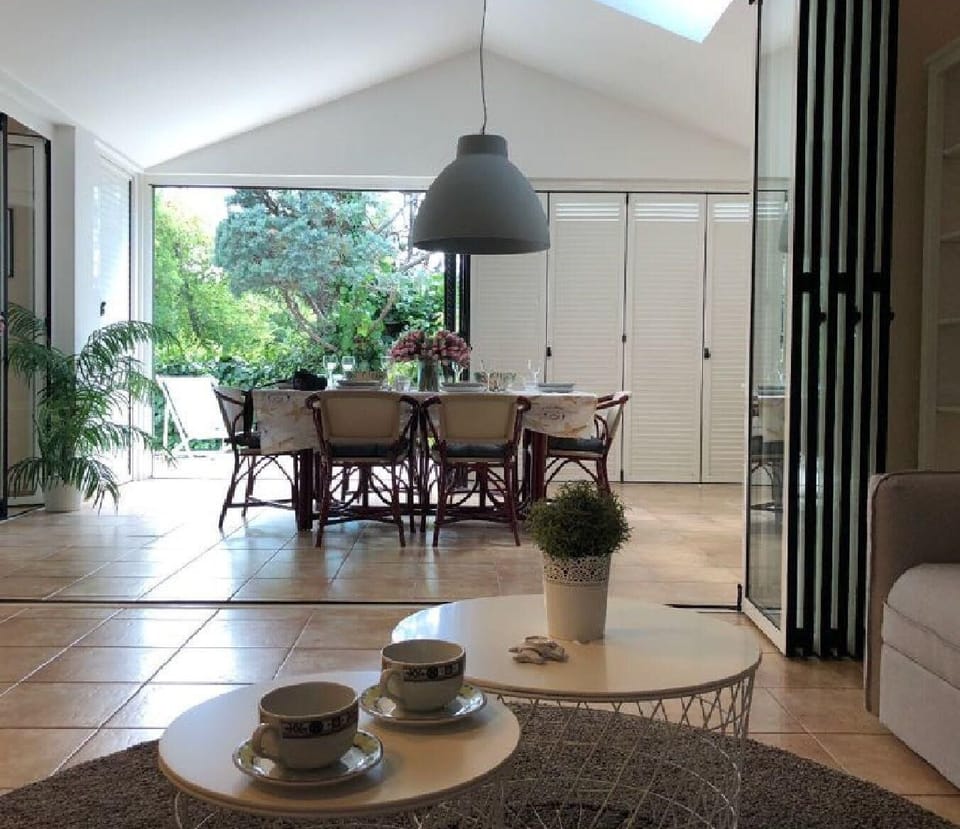 dining area, living room