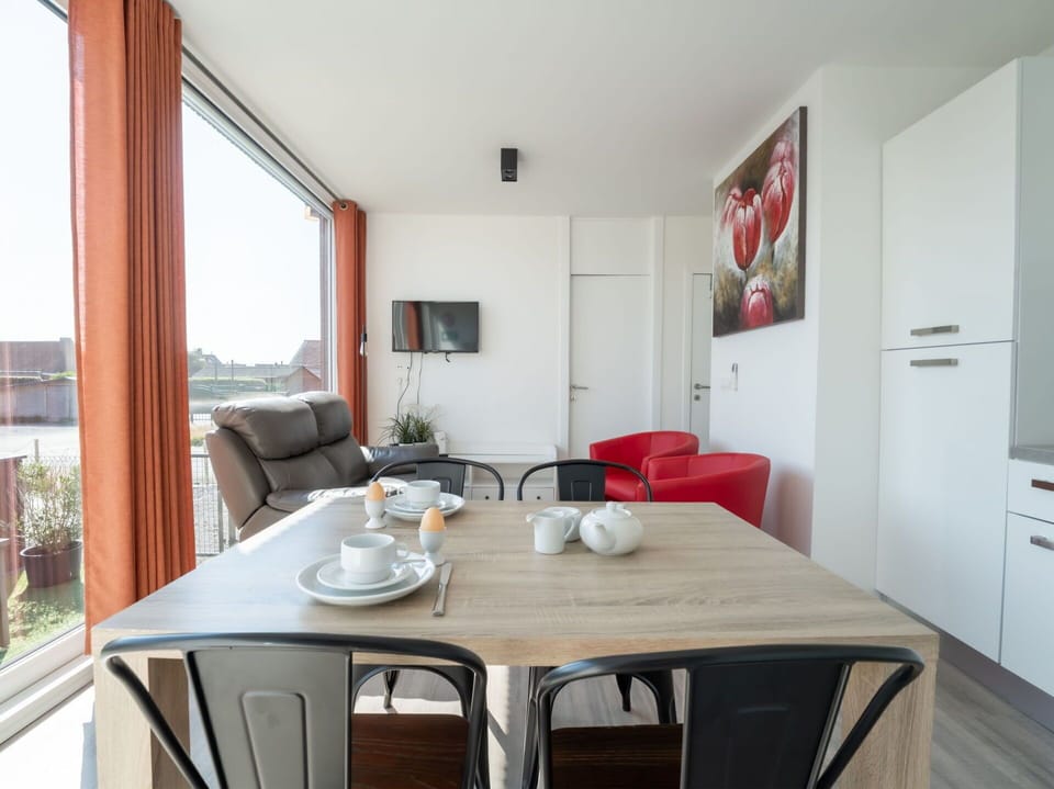 Furniture, Architecture, Apartment, Interior Design, Chair, Home, Kitchen & Dining Room Table, Balcony, Wood Stain, Houseplant